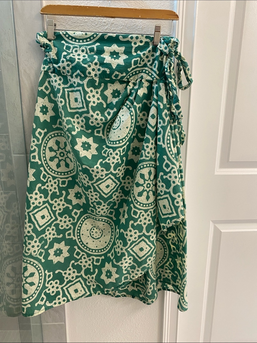 Tocca Green and White Printed Swim Sarong